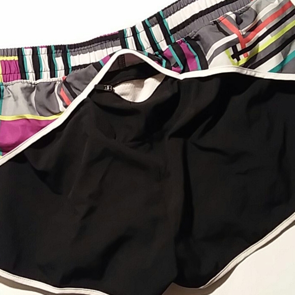 Fabletics Shorts Women Size Small - Picture 5 of 8